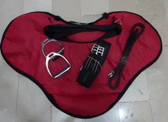 تصویر زین راحتی قرمز با لوازم 