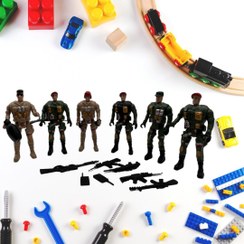 تصویر اسباب بازی سرباز کاماندو مختلف همراه با وسایل انواع اسباب‌بازی‌های سرگرم‌کننده، آموزشی و ایمن برای کودکان در سنین مختلف