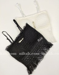 تصویر کراپ تاپ تور با سنجاق سینه فانتزی کاپ دار 