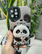 تصویر کاور کبریتی طرح پاندا همراه با بند مناسب برای گوشی آیفون 11pro panda-themed matchstick patterned cover with a panda strap suitable for iPhone 11 Pro.