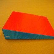 تصویر تشک ژیمناستیک شیب دار 