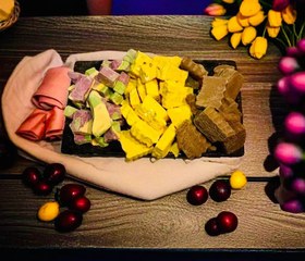 تصویر بستنی خشک مخلوط - متوسط Dry ice cream with saffron, chocolate, tropical flavor