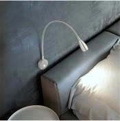 تصویر چراغ مطالعه شارژی با پایه نگهدارنده لوازم و انعطاف‌پذیر 