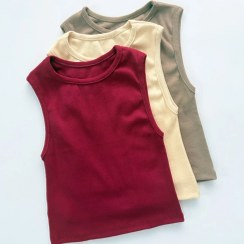 تصویر کراپ تاپ کبریتی یقه گرد 