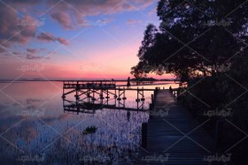 تصویر عکس با کیفیت پل چوبی روی آب 