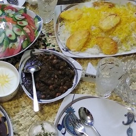 تصویر قرمه سبزی با برنج خانگی (500)گرمی با مواد درجه 1 طعم عالی و برنج ایرانی 