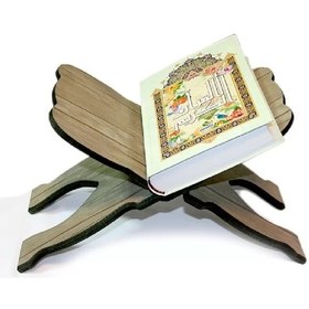 تصویر رحل قرآن مدل چوبی طرح هلالی 