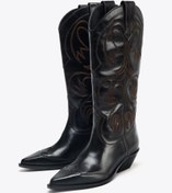 تصویر کفش چکمه‌ای گلدوزی شده با پاشنه متوسط از برند زارا (زنانه) 