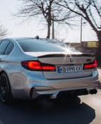 تصویر بال درب صندوق ( اسپویلر) شاخدار M porformance بی ام و 530i اتاق G30 مشکی پیانویی 