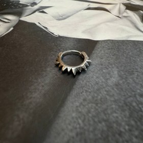 تصویر پرسینگ گوش اسپایکی 