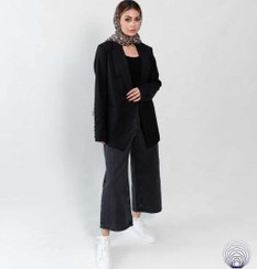 تصویر کت زنانه مشکی – شیک و کلاسیک 