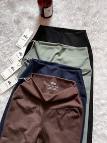 تصویر لگ ورزشی زنانه Alo Yoga 