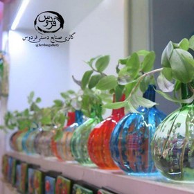 تصویر گلدان شیشه ای رنگی دستساز مدل نگینی شیشه گری فوتی دستساز صنایع دستی بطری رنگی 