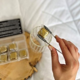 تصویر یخ فلزی طلایی 