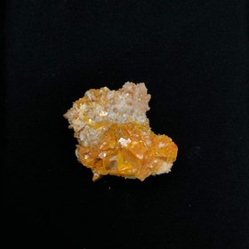 تصویر کانی ولفنیت کلکسیونی کمیاب نارنجی رنگ نمونه کوچک و کلکسیونی Wulfenite