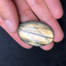 تصویر نگین لابرادوریت باکیفیت با لابرادورنسی طلایی شدید Labradorite