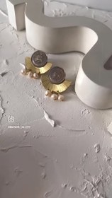 تصویر گوشواره سکه برنجی دستسازبا آویز مروارید - مرواريد معمولي 