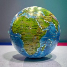 تصویر کره زمین چرخان آبی 