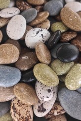 تصویر شکلات سنگی رودخانه‌ای ۱ کیلوگرم 