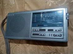 تصویر رادیو قدیمیTOSHIBA Radio PR-800 