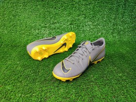 تصویر کتونی کفش استوک دار چمنی اورجینال نایک سایز۴۰ Football shoes