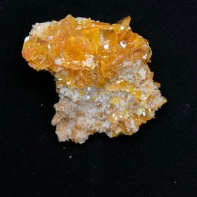 تصویر کانی ولفنیت کلکسیونی کمیاب نارنجی رنگ نمونه کوچک و کلکسیونی Wulfenite