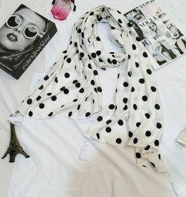 تصویر شال توپی سفید و مشکی 