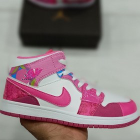 تصویر کتونی بچه گانه نایک ایر جردن ۱ ساقدار مرد عنکبوتی صورتی Nike air jordan 1 high 