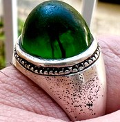 تصویر انگشتر عقیق سبز یمنی کهنه ،سنبه دار و تیغ آب دار ، رکاب دستساز کهنه کد ۳۷۰ 