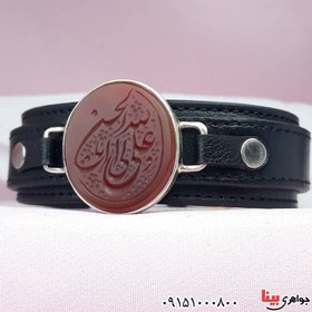 تصویر دستبند عقیق قرمز خطی چرمی با حکاکی ابا الحسن علی ولی الله _کد:۳۰۵۷۲ 