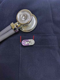 تصویر سنجاق سینه پزشکی 