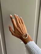 تصویر دستبند بنگل بیضی مینیمال مدل 93 