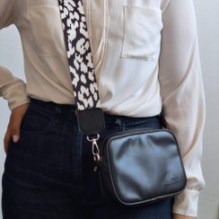 تصویر کیف پاسپورتی مشکی با بند پلنگی 