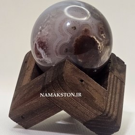 تصویر گوی عقیق 90 گرمی با پایه چوبی agate ball9