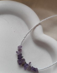 تصویر چوکر سفید سنگ آمیتیست 