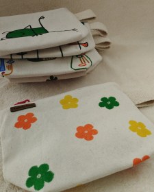 تصویر جامدادی طرح گل رنگی 