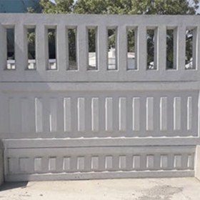 تصویر دیوار بتنی دو رو طرح کرکره ای و نرده ای 