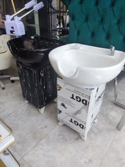 تصویر سرشور آرایشگاهی ایستاده بدنه PVC ضدآب مشکی و سفید 