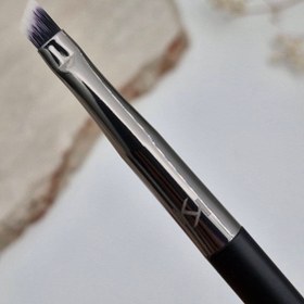 تصویر براش آرایشی سر کج کیکو میلانو Eyes 62 Slanted Eyeliner Brush Kiko Milano 