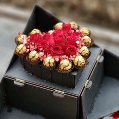 تصویر باکس قلبی شکلات و رز 
