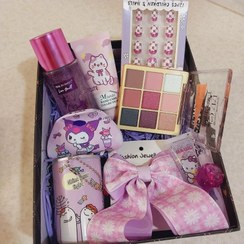 تصویر باکس هدیه دخترانه بنفش همراه با جعبه 