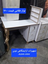 تصویر میز ناخن چوبی همراه استند لاک سفید 