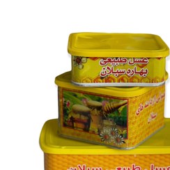 تصویر عسل باموم در ظروف فلزی 