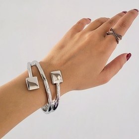 تصویر بنگل زنانه میخی 