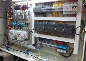 کنتاکتور سه فاز مورد استفاده در تابلو برق صنعتی
