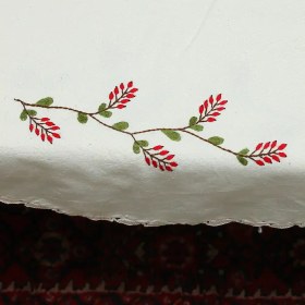 تصویر رومیزی گرد گلدوزی زرشک کوچک 