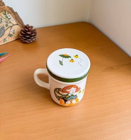 تصویر ماگ دمنوش دختر سبز 