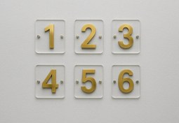 تصویر پلاک پلکسی گلاس | خرید پلاک پلکسی گلاس در سایزهای مختلف 