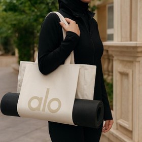 تصویر کیف کتان یوگا - alo Yoga