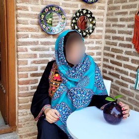 تصویر شال با طرح کاشیکاری مسجد جامع یزد، یه کار خاص و دلبر،نخی مناسب فصل، دور چرخ دوز 